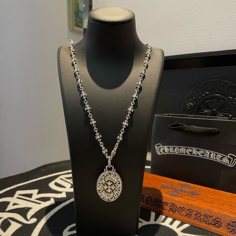 Ch*0me He**ts necklaces